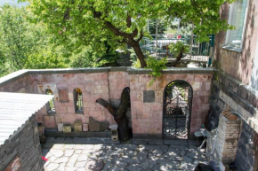 Отель Guest House Mary  Ахпат